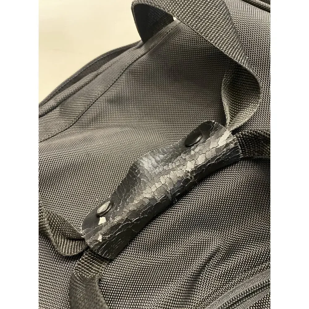 SIGG Swiss Luggage Duffle Travel Bag Heavy Construction Clean Good Zippers Black